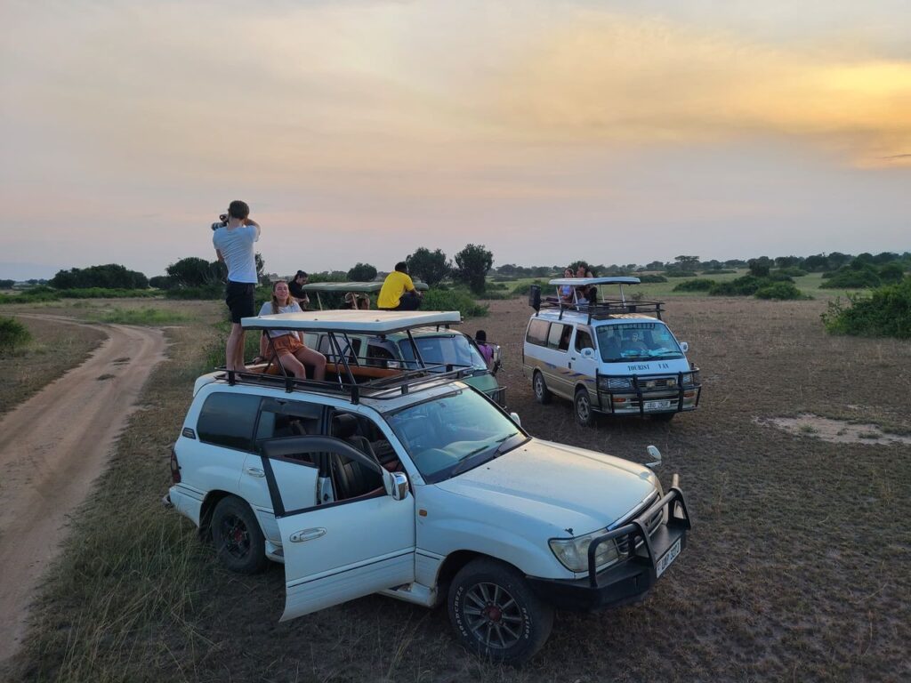 Safari land cruiser for rent in Uganda