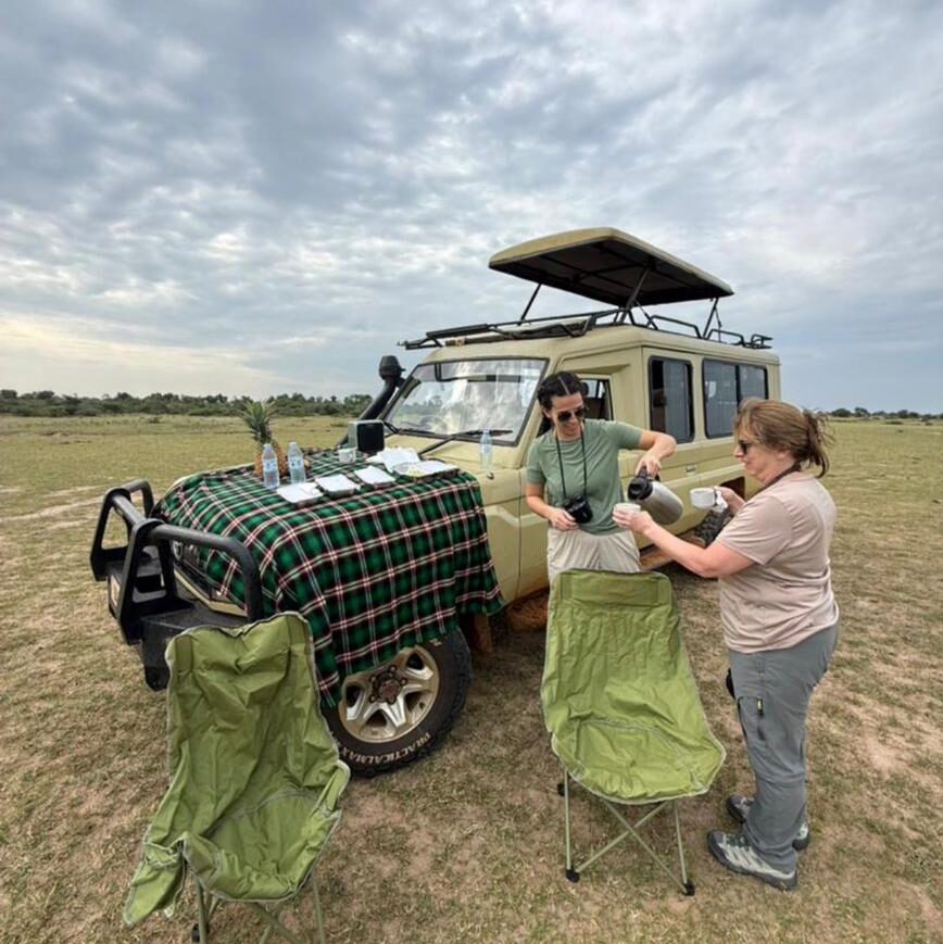 Safari land cruiser Uganda
